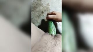 Mới đút được vài phát đầu dưa đã ướt nhẹp sữa chua