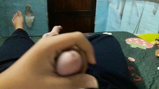 Mới đi học về mà đã z r