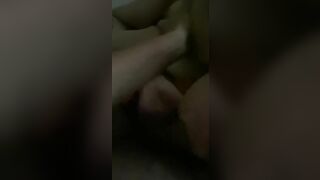 anh có để im để em bú không em mà dỗi là k cho địt nữa đâu