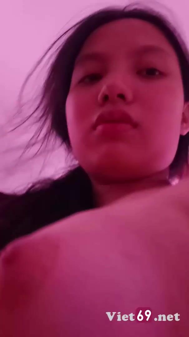 em sinh viên cưỡi ngựa
