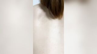đang uống nước cũng bị anh người yêu đâm từ phía sau