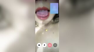 Em gái mới lớn móc cho anh bồ xem