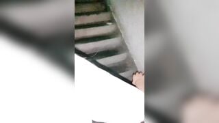 lén địt em học sinh mới lớn ở cầu thang