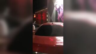 Người lạ bu lại quay hai đĩ bú mút public