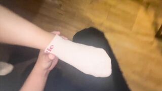 Em gái xinh ngây thơ bị anh trai lừa quay video