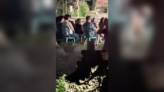 Du khách ngáo khoả thân sân khấu lễ hội