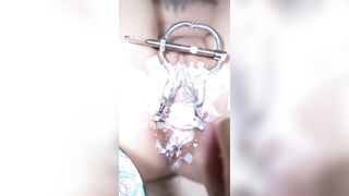 Siêu phẩm Ăn kem trong lỗ lồn