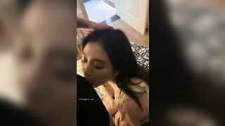 đi làm về là em bé yêu dấu chờ sẵn ở của để phục vụ