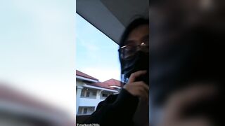 Dâm nữ ra thang bộ trọ thủ dâm