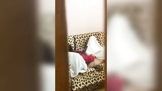 em hàng xóm dâm đãng thủ dâm nhưng quên không đóng cửa