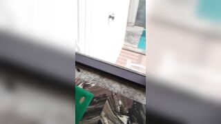 thanh niên số hưởng dẫn hai bé sgbb dâm đãng đi du lịch