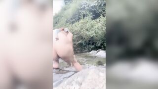 Gái dâm chubby vú to lồn múp ra suối tắm tiên dâm đãng kích thích