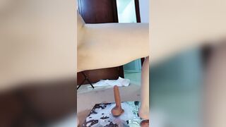 Gái dâm cưỡi cặc to thủ dâm kích thích lồn phụt nước dâm đãng