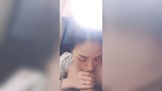 Gái gọi vú to bú mút con cặc dâm đãng kích thích