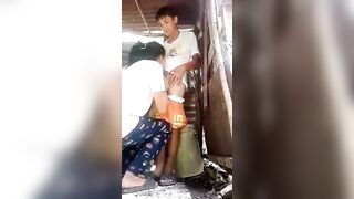 Dắt e trai ra sau bù khu