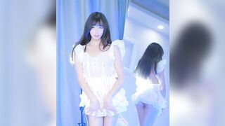 Em sinh viên TQ nhảy 2 phút hơn