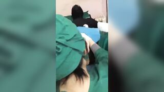 Bác sĩ vắt sữa 2