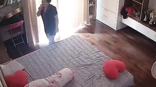 Hack cam thấy a ck tranh thủ e trai đi làm lẻn vào phòng đụ em dâu dâm xinh đg ngủ