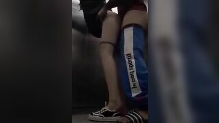 Được hai cái đứa tuổi teen 17 18t rủ nhau chịch ngay tại thang máy vl thật