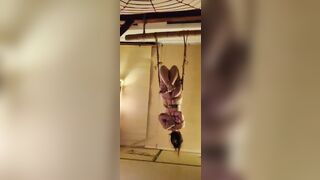 Treo em slave lên trần nhà, nứng chịu sao nổi