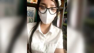 Dâm nữ trg vỏ bọc học sinh ngoan livetream show hàng móc lồn public trên thư viện p3