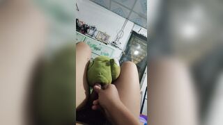 Em trai femboy ban đêm nứng bật đèn thủ dâm (phần 2)