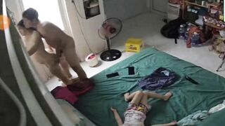 Đit nhau trước mặt con gái của vợ khích thích vl
