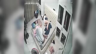 Hack cam phát hiện gia đình Việt Nam kì lạ chị gái và e gái đều ngủ nude k mặc đồ