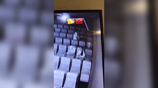 Vào rạp chiếu phim để địt nhau cho kích thích
