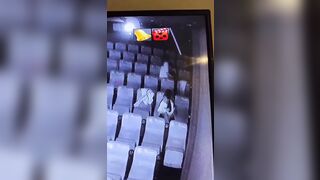 Vào rạp chiếu phim để địt nhau cho kích thích