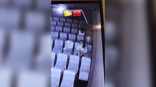 Vào rạp chiếu phim để địt nhau cho kích thích