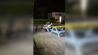 Cặp sinh viên địt nhau ở ghế công viên bị quay lén dâm đãng