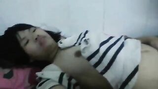 16 tuổi em đang là học sinh nhưng đã biết thuê trọ để vui vẻ địt nhau tập thể