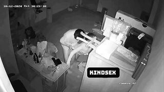 Check Camera thấy vợ vụng trộm cùng bạn thân