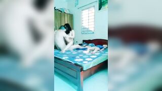 Chồng nứng cặc địt vợ mạnh bạo cực sung