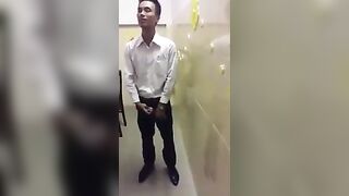 Thua kèo nên sục trước học sinh