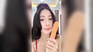 Pong Xinh Rảnh Rỗi Tự Quay Thủ Dâm Cực Nứng P36