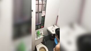 Quay lén bị phát hiện p1 em hàng cóm đi tắm