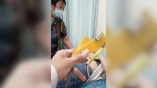 Bác sĩ đặt cam quay lén vú bênh nhân p1