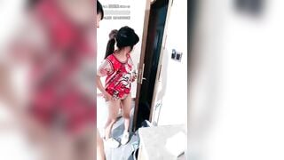 Seri Thác Loạn: Bà mẹ mang con gái đi bán dâm lấy tiền trả nợ. Bé kính trắ cực phẩm p