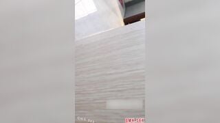 Nhờ thằng bạn thân đưa đón đi học bé em họ love 10 về nhà phát hiện nó địt tung lồn l