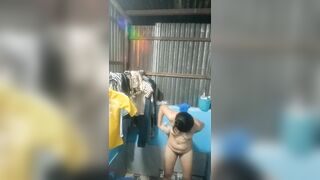 Quay lén mẹ bỉm lông nhiều
