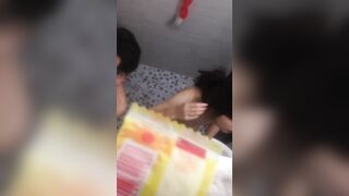 Quay lén bà chị đi tắm xém bị phát hiện