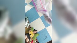 Em sinh viên nứng giữa trưa tự móc trong phòng trọ