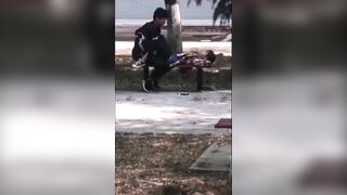 2 em học sinh ngan nhiên địt nhau trước sân trường