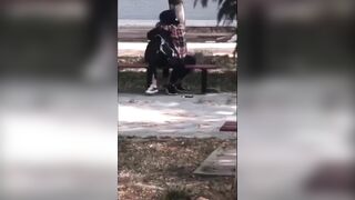 2 em học sinh ngan nhiên địt nhau trước sân trường