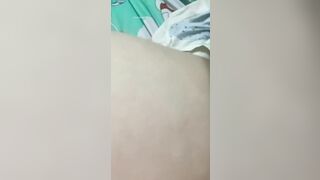 Em rau non kính cận dâm dục dùng thỏi son móc lồn rậm lông tự quay vid cho a xem