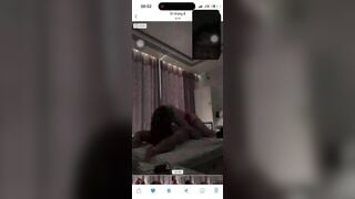 Vừa call video với e ghệ vừa xem lại clip sex 2 đứa đã quay nứng tê cu