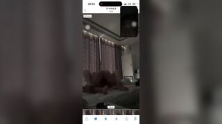 Vừa call video với e ghệ vừa xem lại clip sex 2 đứa đã quay nứng tê cu