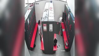 quay lén  phòng thay đồ nữ tập thể